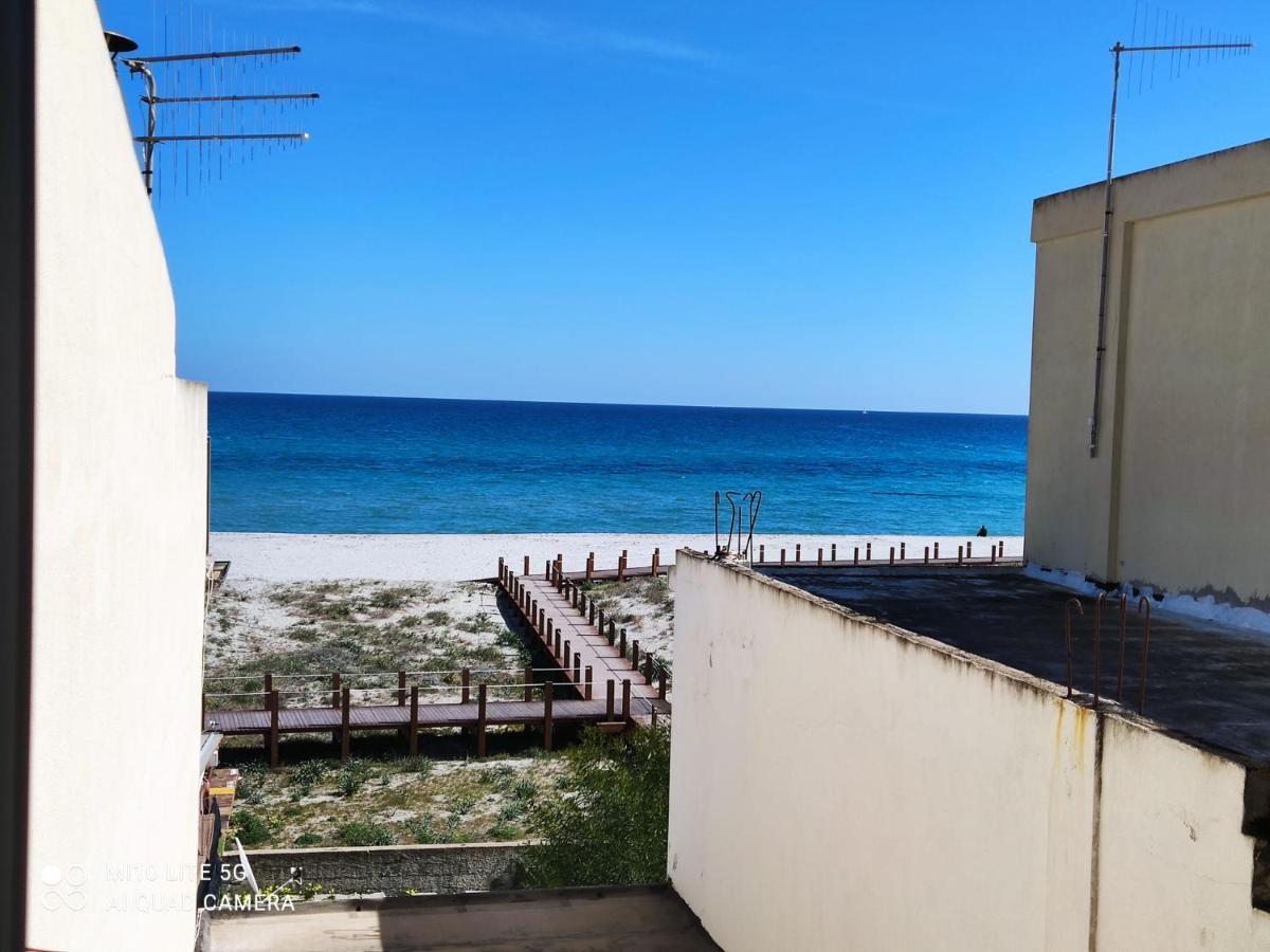 Corona'S Apartment- Fronte Spiaggia 拉卡勒塔 外观 照片